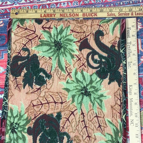 🌲Tapisserie Tapestry Holiday Table Runner with Fringe - Picture 6 of 8